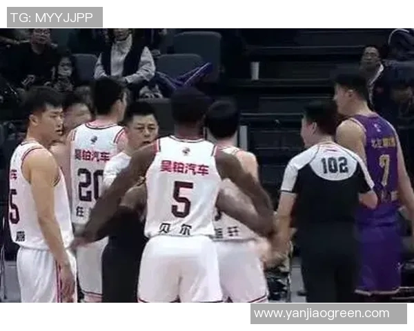 骑士与尼克斯激战正酣比分胶着引发球迷热议 骑士与尼克斯激战正酣比分胶着引发球迷热议